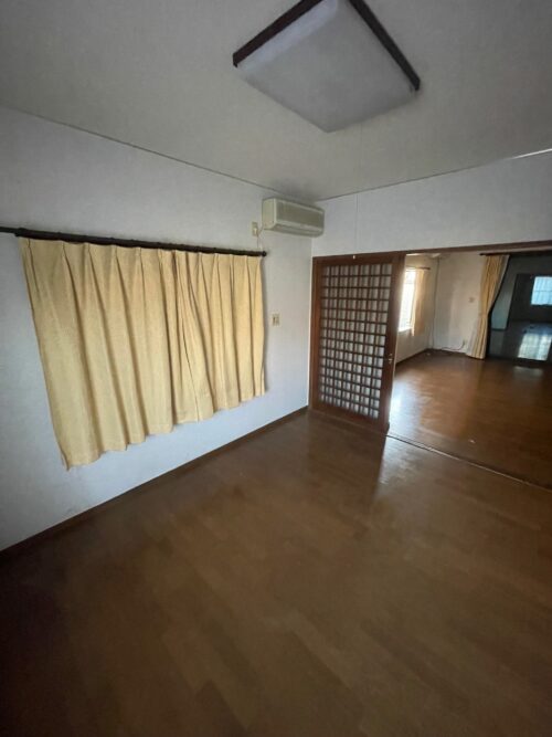 1階 12畳LDKと11畳洋室(居間) 1階 12畳LDKと11畳洋室(居間)