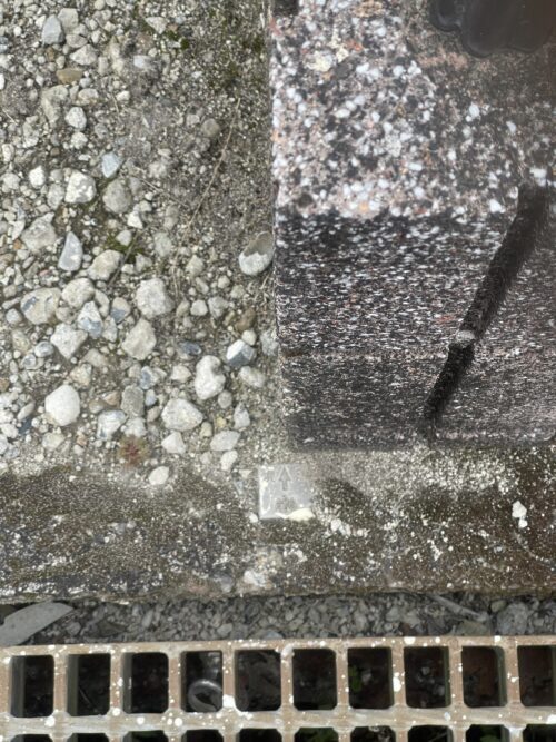 物件南西角　境界杭(外観)